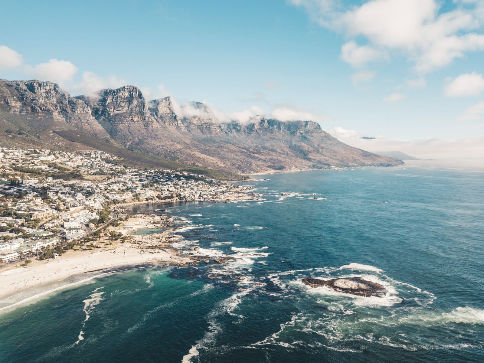 Rondreis Zuid- Afrika, Kaapstad, stad, strand, zee en bergen bovenzicht
