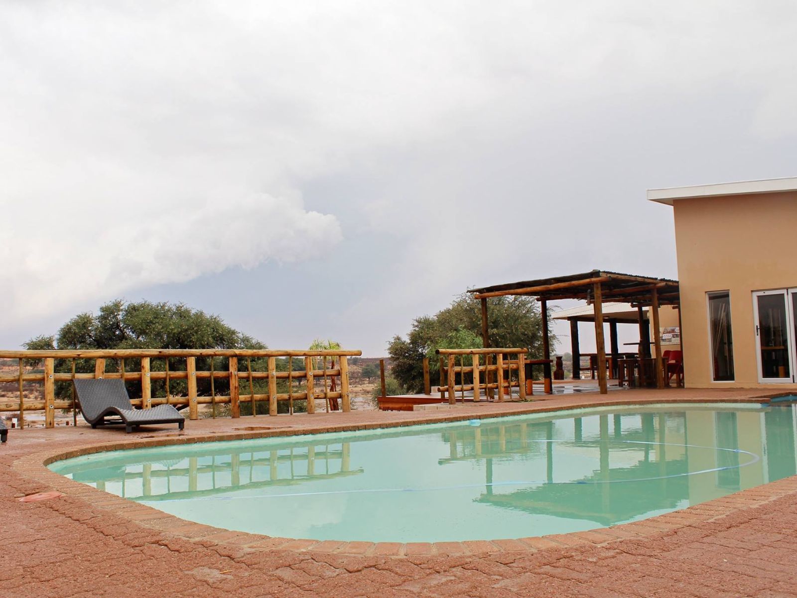 Rondreis Zuid-Afrika, Kgalagadi , Kgalagadi Lifestyle Lodge, zwembad