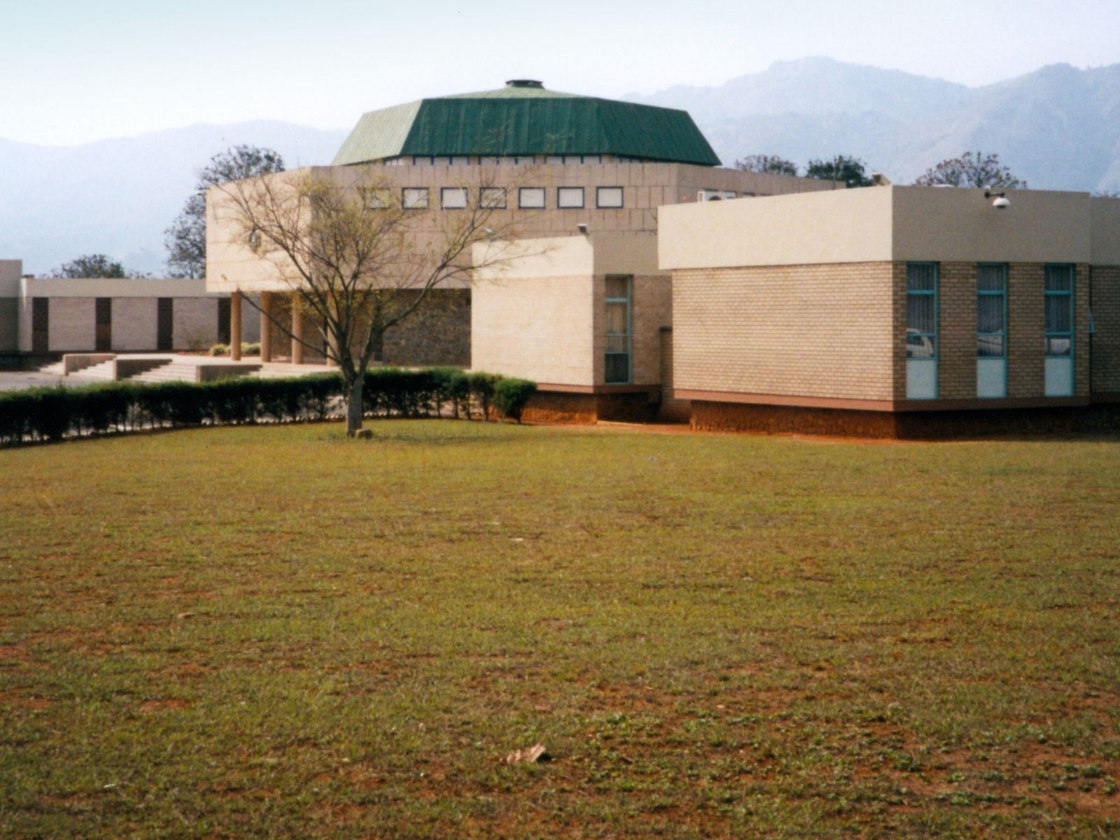 Rondreis Zuid-Afrika, Lobamba, eSwatini, parlementsgebouw