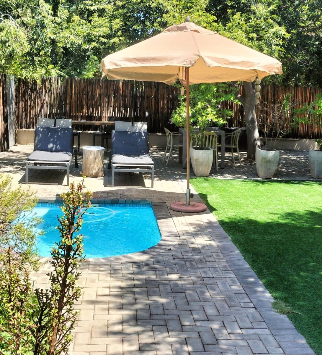 Rondreis Zuid-Afrika, Oudtshoorn, De Akker B&B, tuin