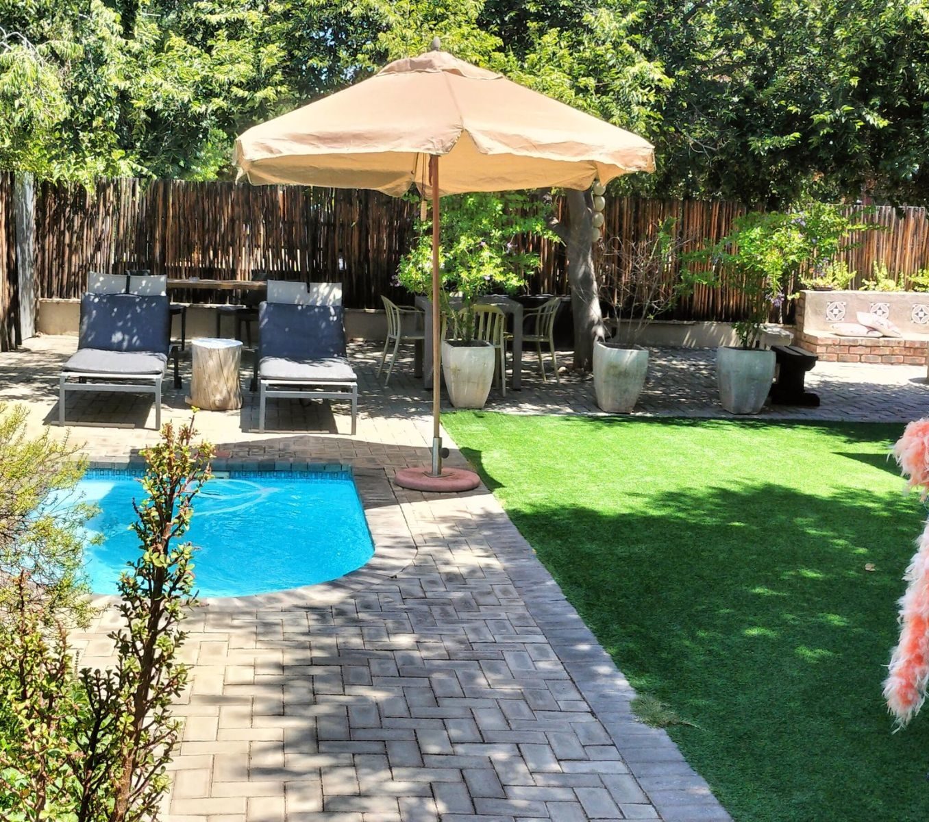 Rondreis Zuid-Afrika, Oudtshoorn, De Akker B&B, tuin