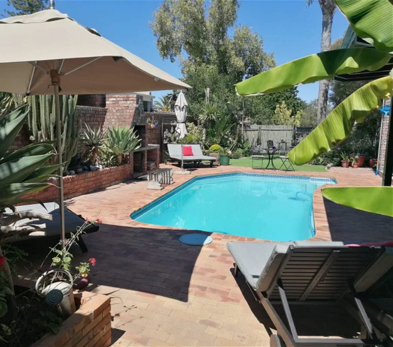 Rondreis Zuid-Afrika, Oudtshoorn, Earthbound B&B, zwembad