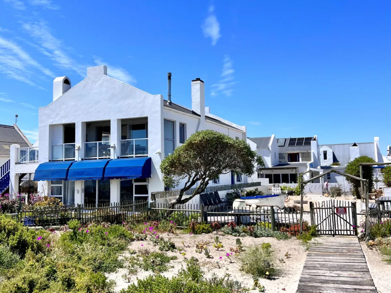 Rondreis Zuid-Afrika, Paternoster, Baywatch Guest House, buitenaanzicht