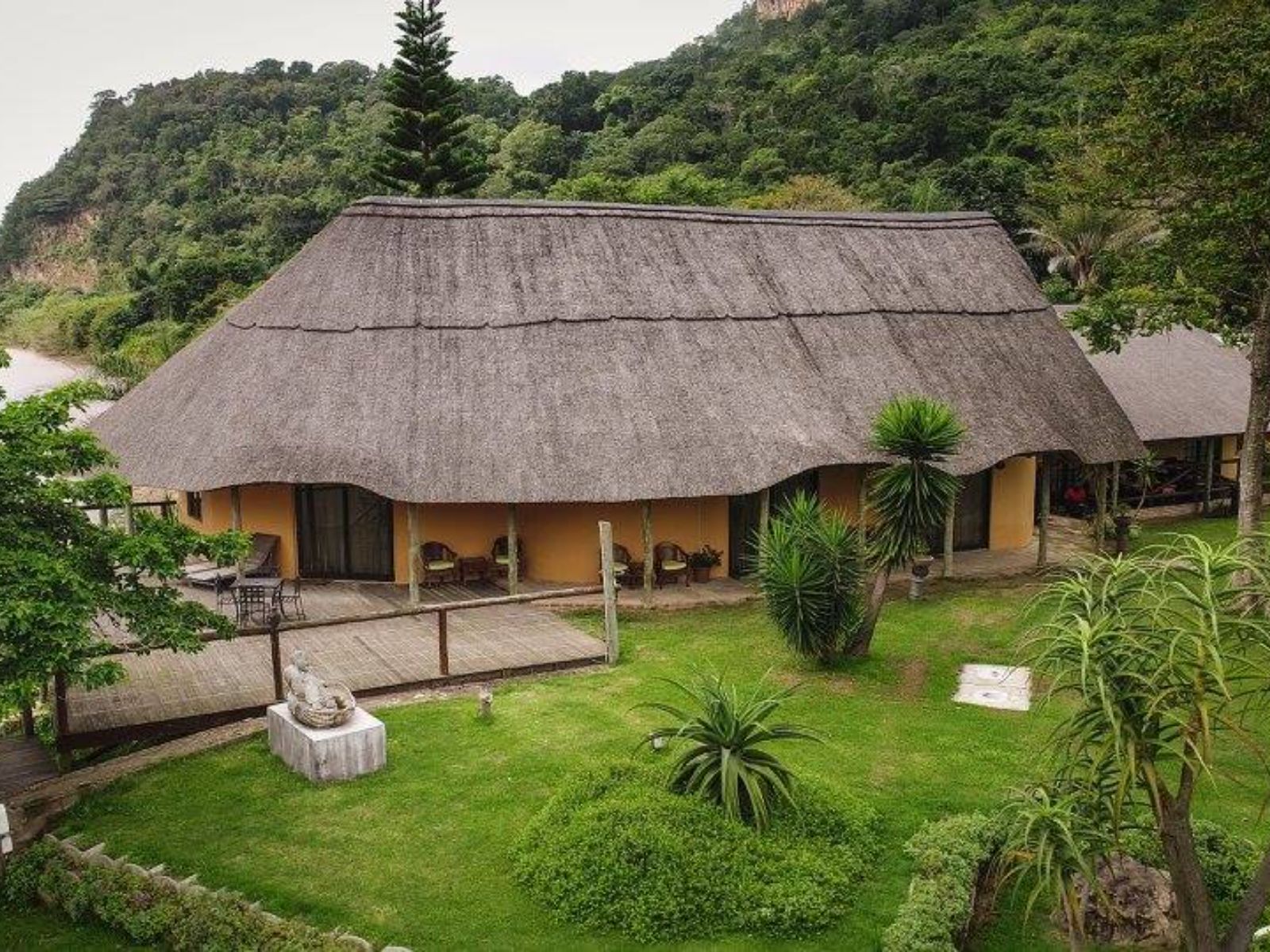 Rondreis Zuid-Afrika, Port St. John, N'Taba River Lodge, buitenaanzicht