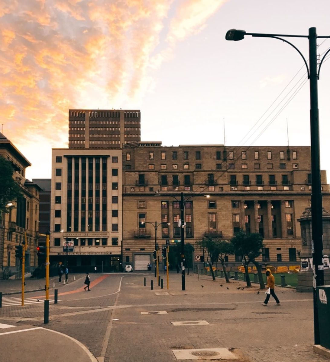 Rondreis Zuid- Afrika, Pretoria, plein met zonsondergang