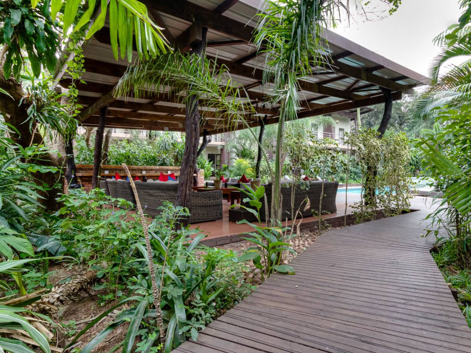 Rondreis Zuid-Afrika, St.Lucia,Forest Lodge, buiten lounge