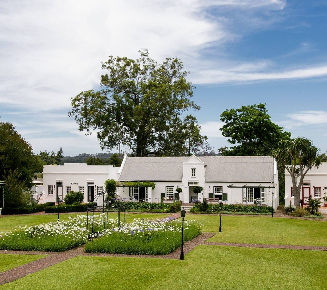Rondreis Zuid-Afrika, Tsitsikamma, Tsitsikamma Village Inn, buitenaanzicht Inn