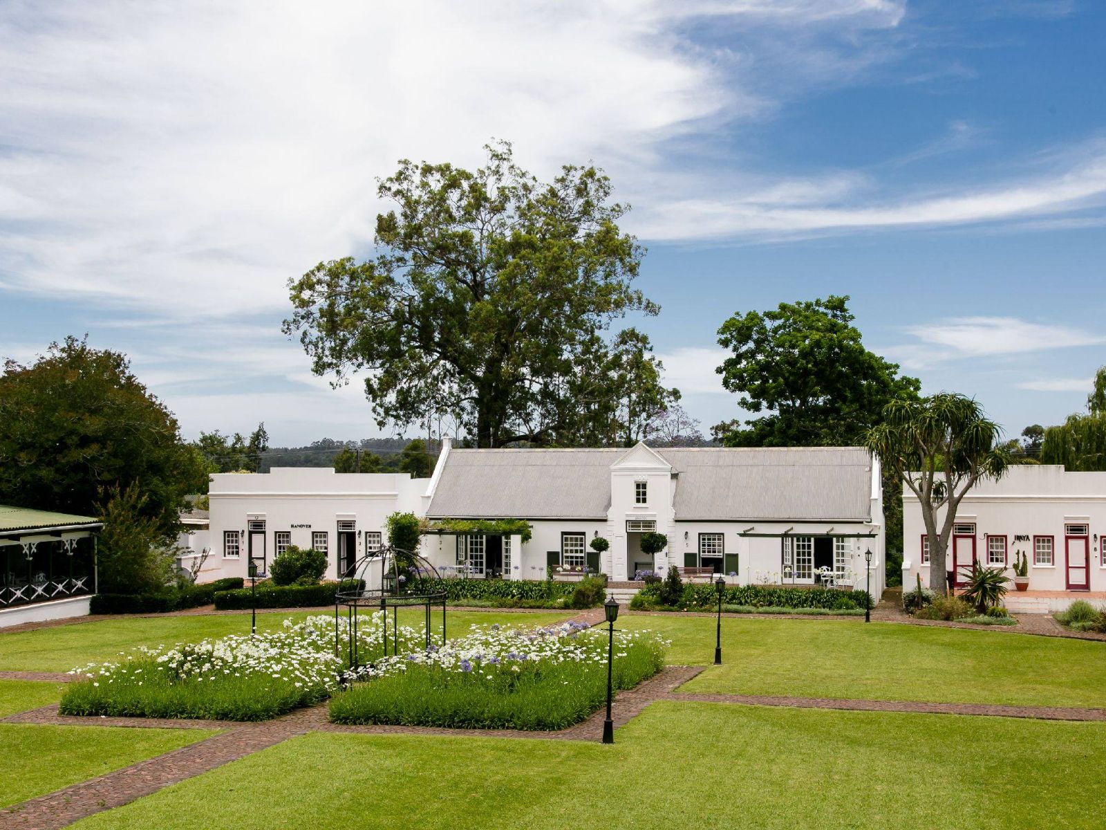 Rondreis Zuid-Afrika, Tsitsikamma, Tsitsikamma Village Inn, buitenaanzicht Inn