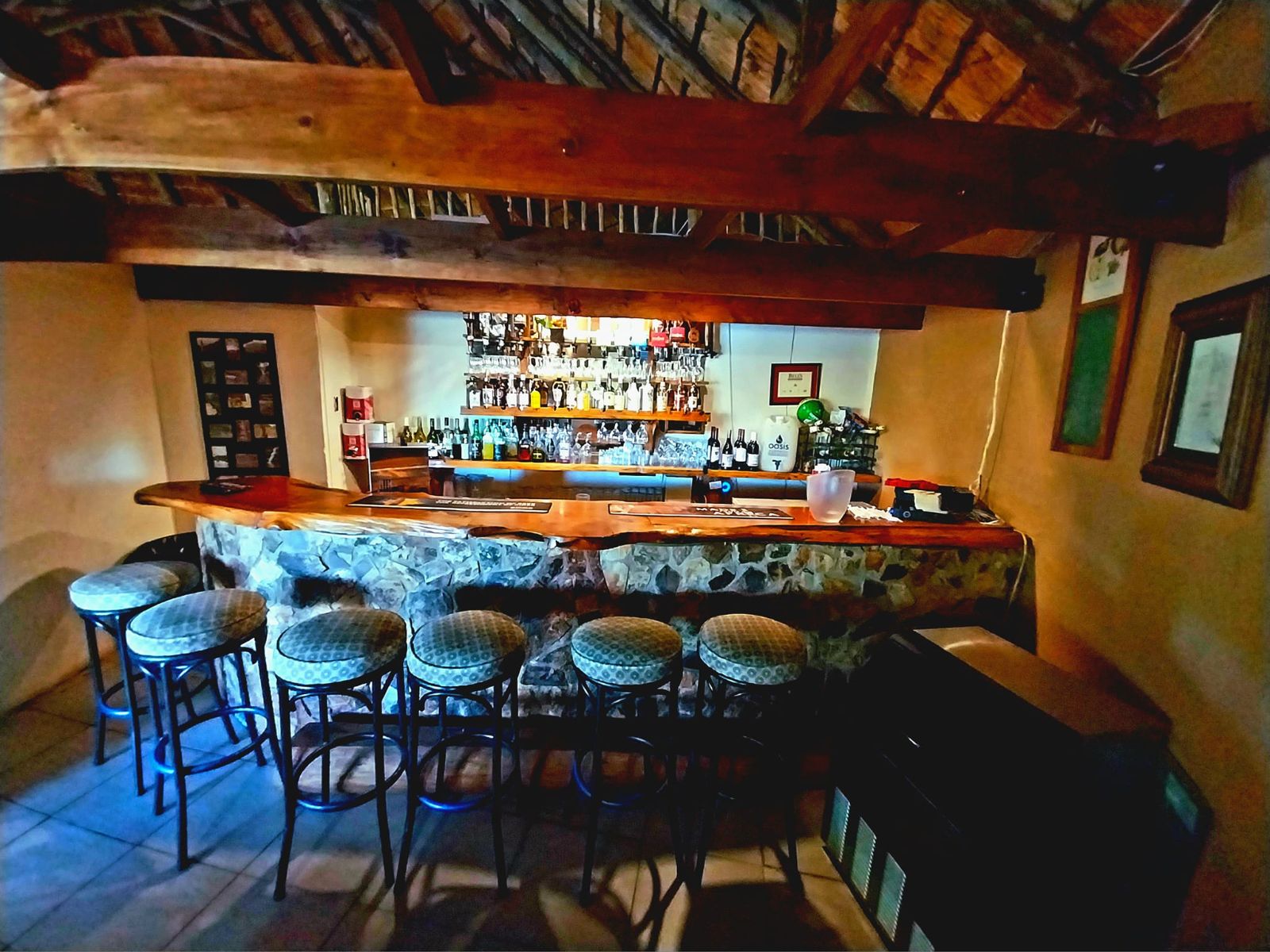 Rondreis Zuid-Afrika, Underberg, The Old Hatchery, bar