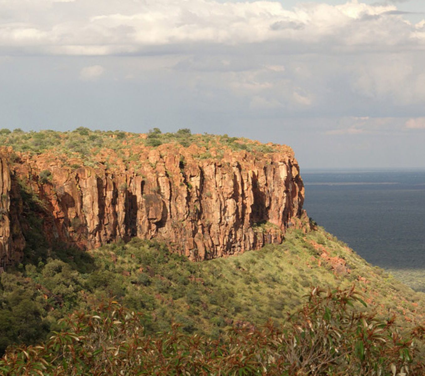 Rondreis Zuid-Afrika, Waterberg Biosphere Reserve, berg met overzicht van de omgeving