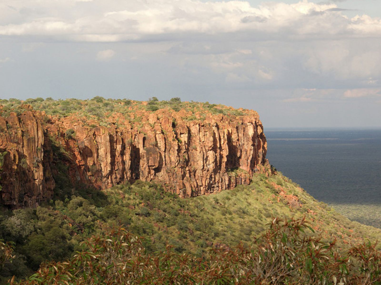 Rondreis Zuid-Afrika, Waterberg Biosphere Reserve, berg met overzicht van de omgeving