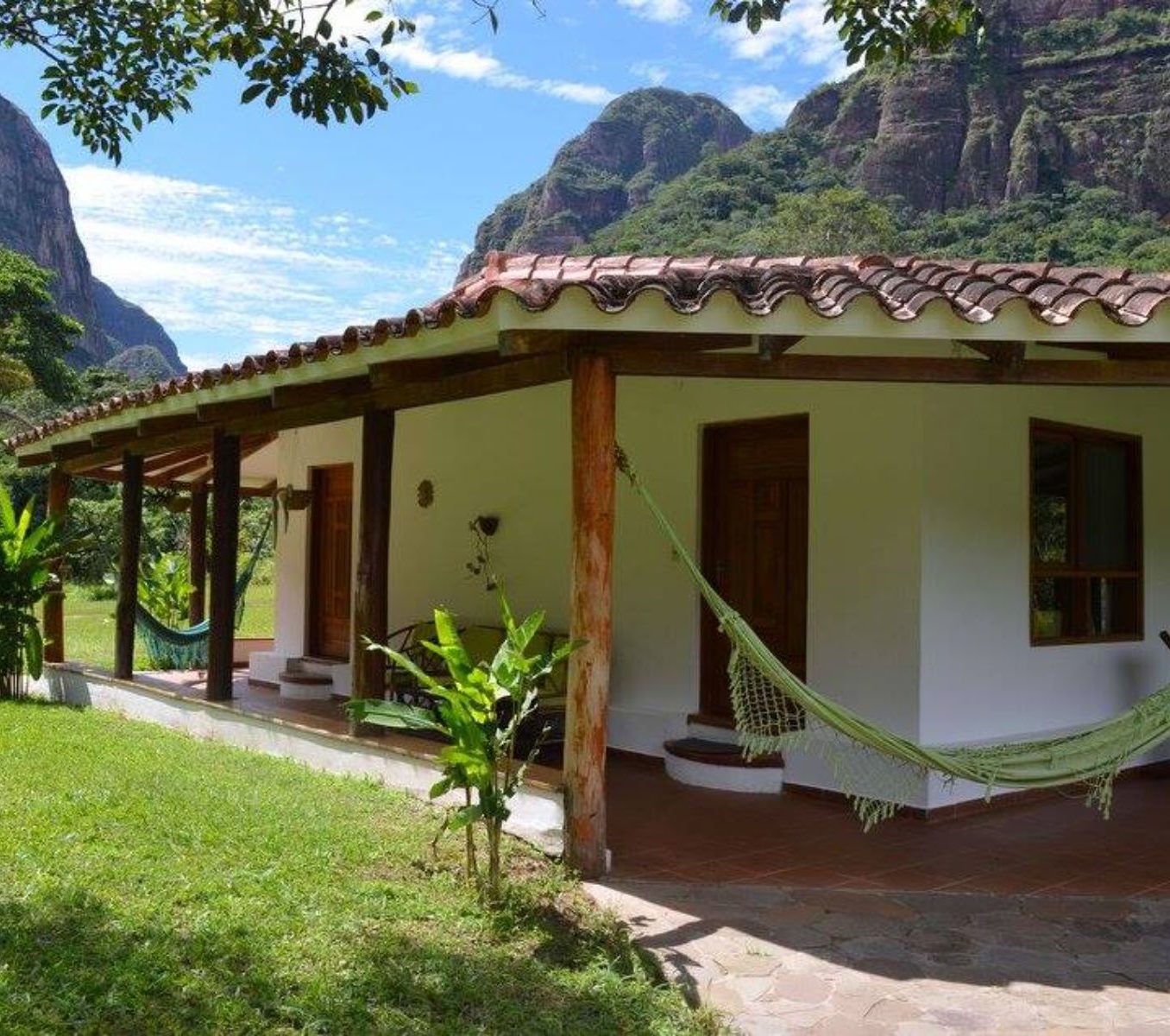 rondreis bolivia amboro national park refugio los vulcanos hotel buitenaanzicht