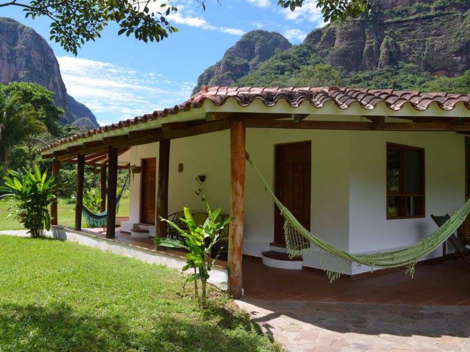 rondreis bolivia amboro national park refugio los vulcanos hotel buitenaanzicht