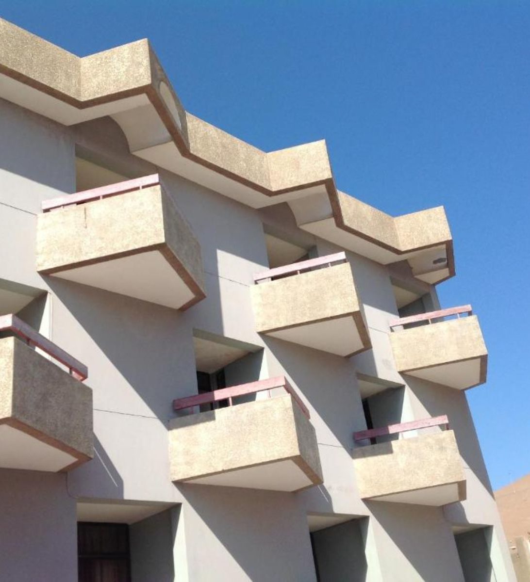 rondreis chili arica amaru hotel buitenaanzicht balkon