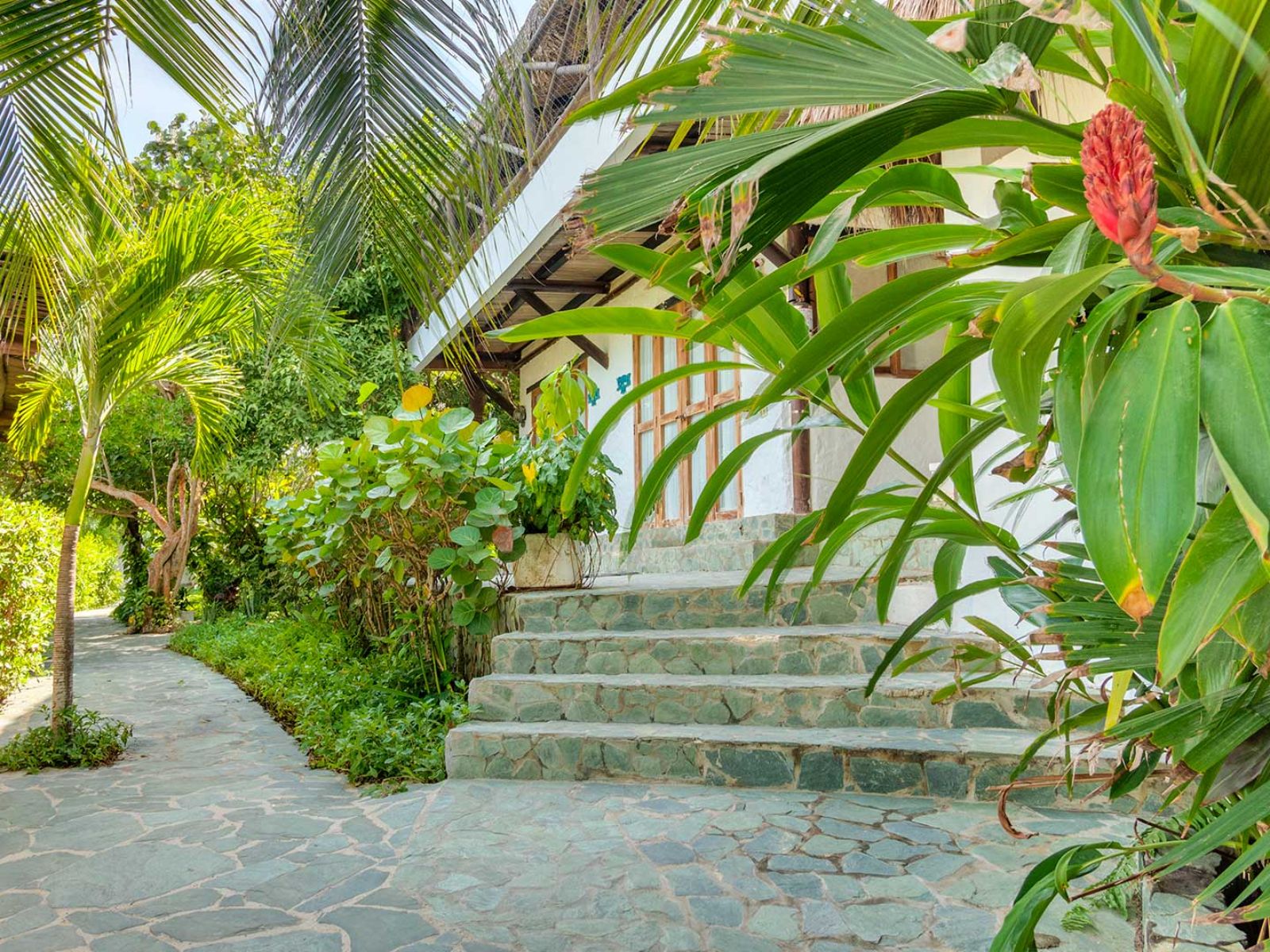 rondreis colombia isla de baru auro hotel by sport baru hotel buitenaanzicht 8