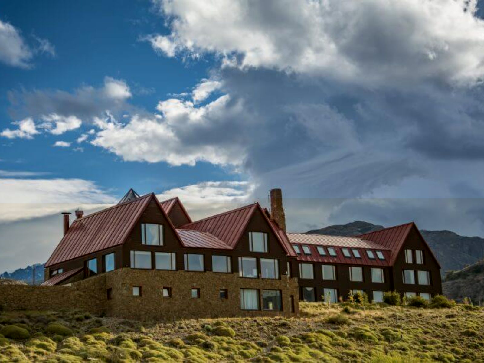 Rondreis Argentinië, El Chalten, Los Cerros Boutique hotel, buitenaanzicht hotel