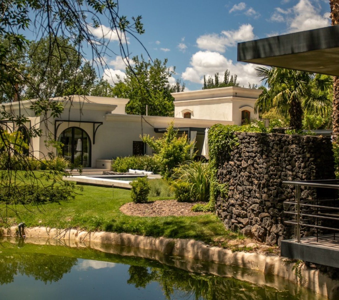 Rondreis Argentinië, Mendoza, Susana Balbo Winemakers house, buitenaanzicht hotel
