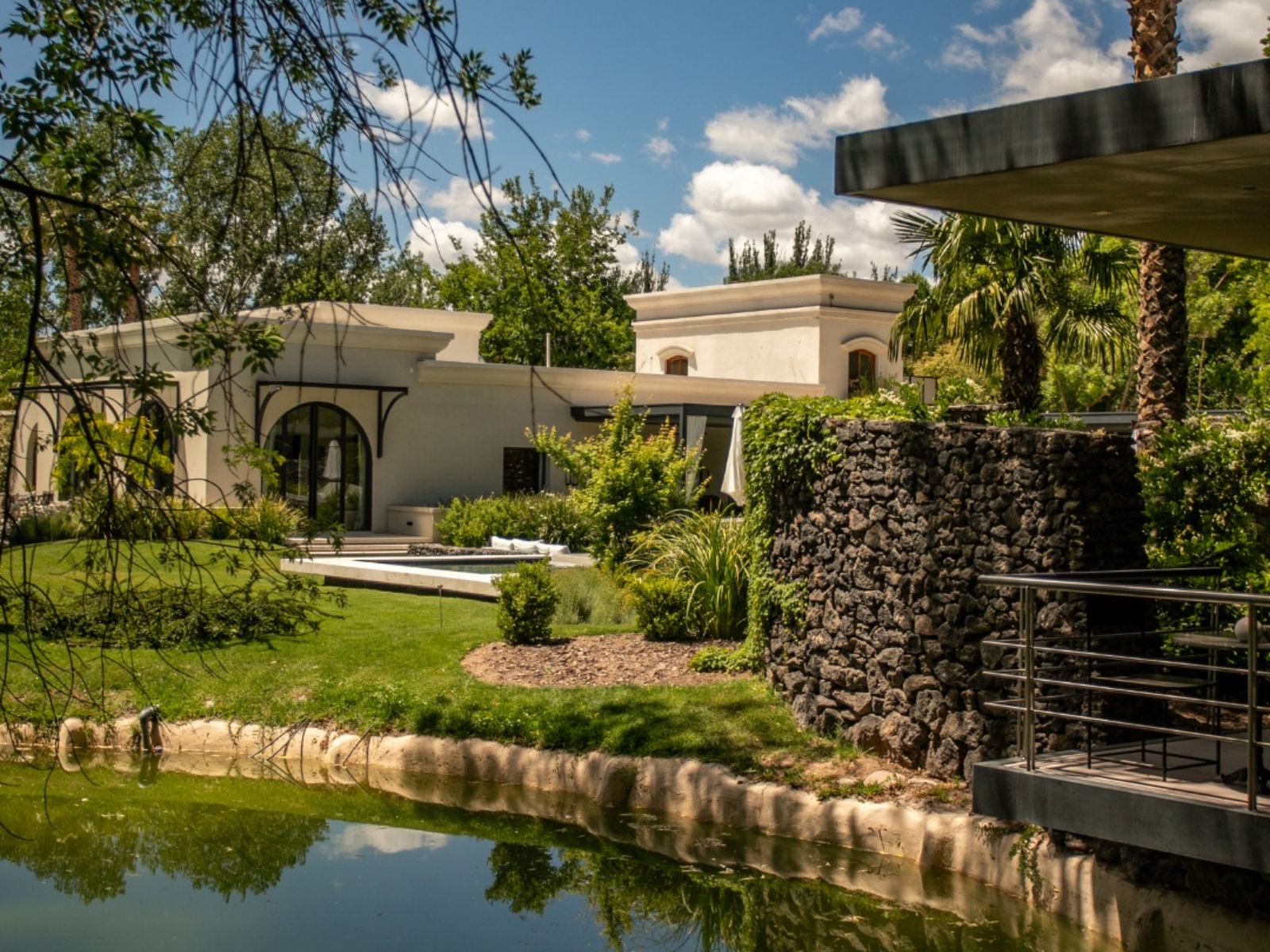 Rondreis Argentinië, Mendoza, Susana Balbo Winemakers house, buitenaanzicht hotel