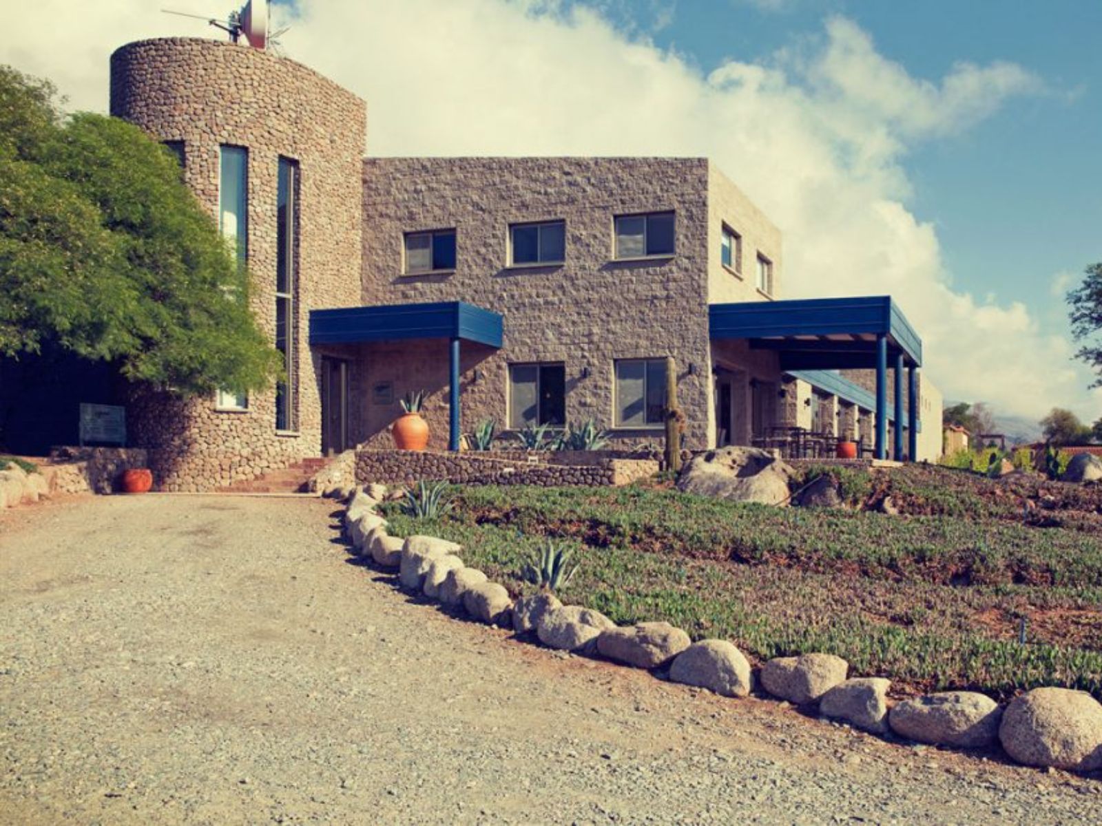 Rondreis Argentinië, Molinos, Bodega Colomé, buitenaanzicht accommmodatie