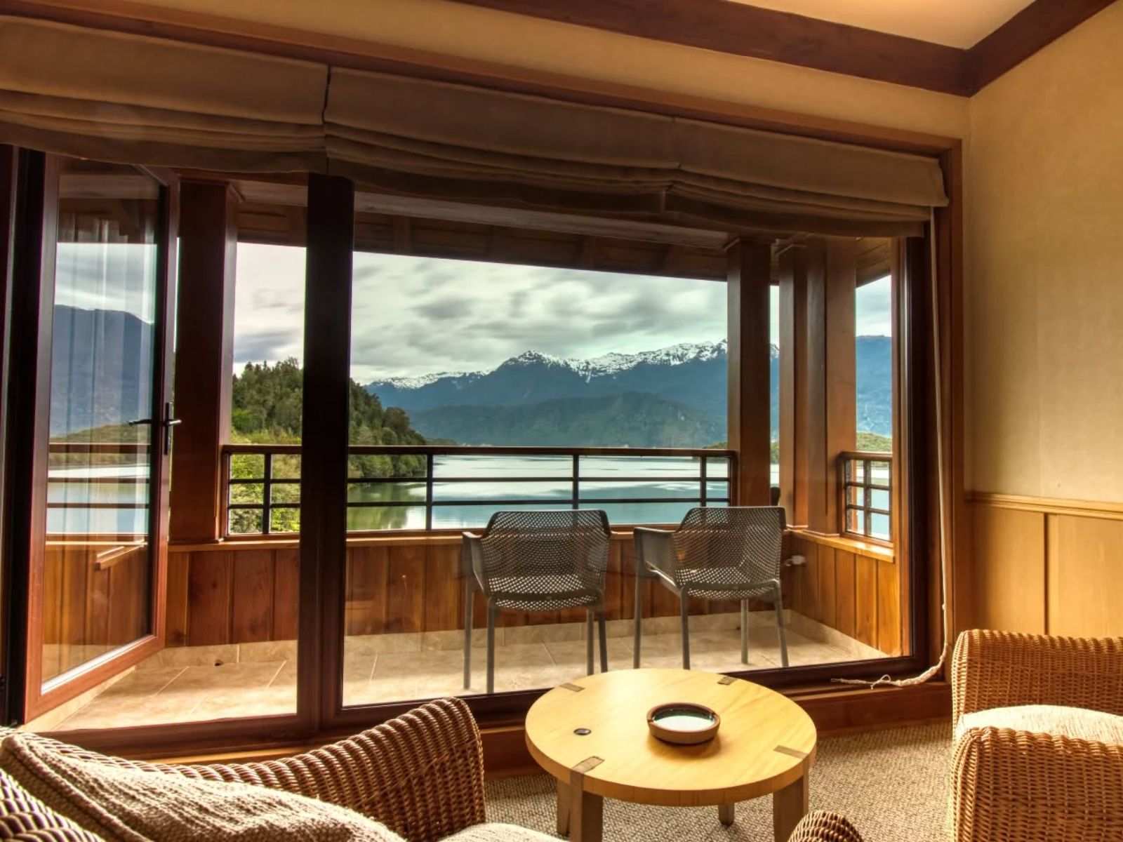 Rondreis Argentinië, Puyuhuapi, Puyuhuapi Lodge, balkon met uitzicht