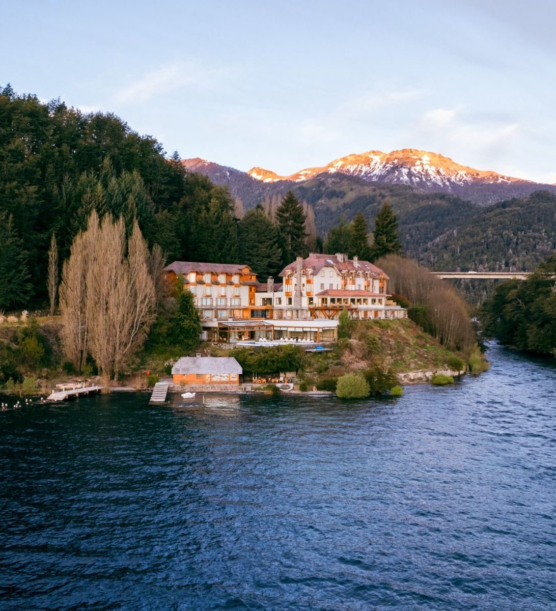 Rondreis Argentinië, Villa la Angostura, Correntoso, buitenaanzicht hotel
