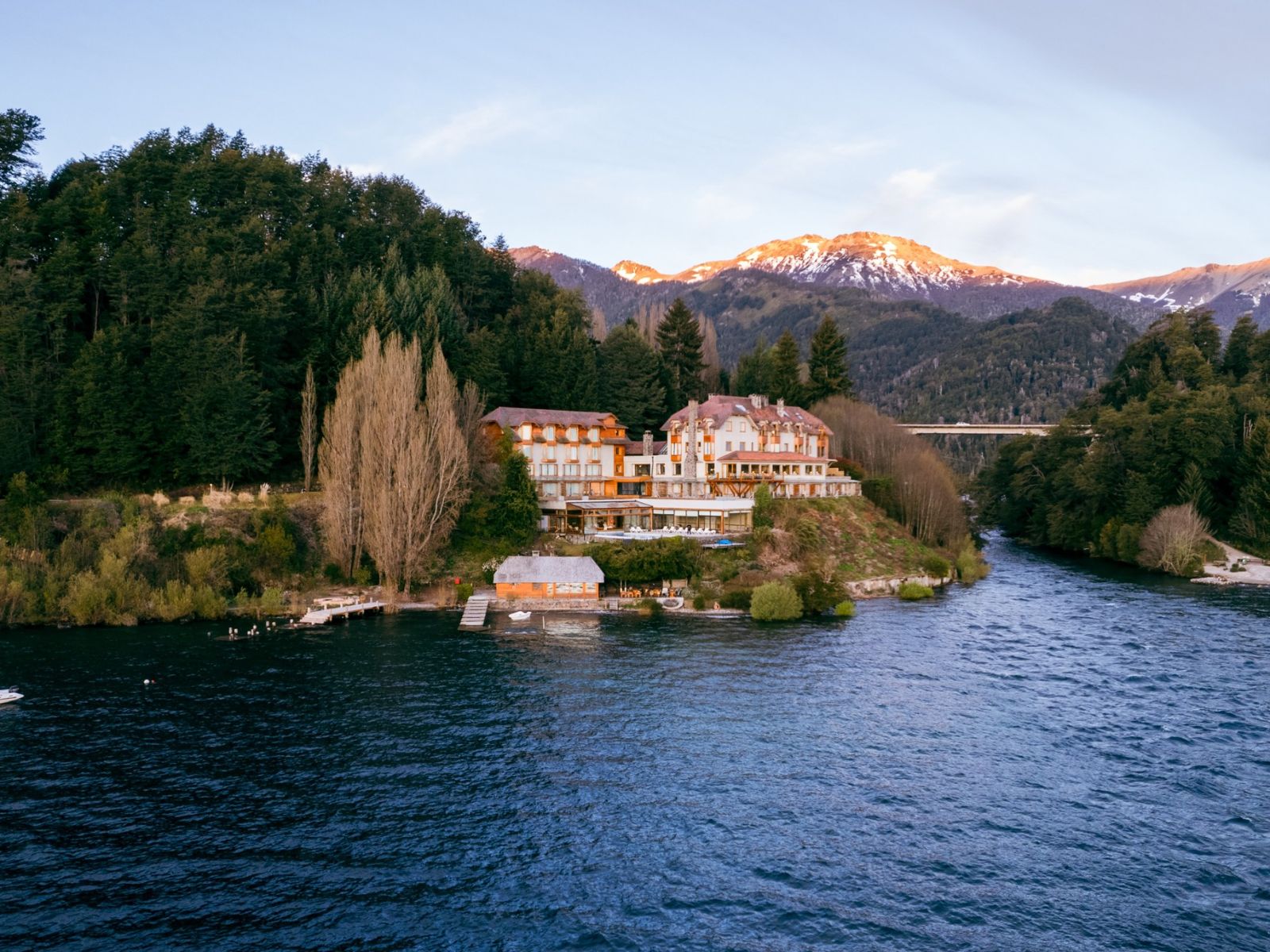 Rondreis Argentinië, Villa la Angostura, Correntoso, buitenaanzicht hotel
