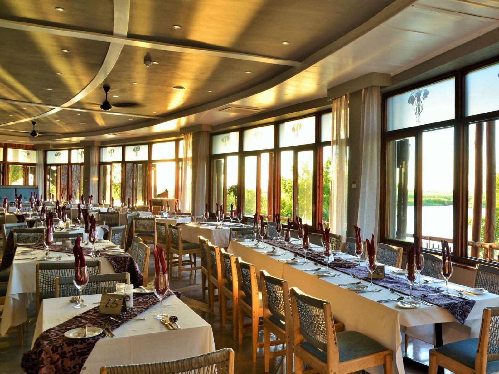 Rondreis Botswana, Chobe NP, Monwana Safari lodge, restaurant