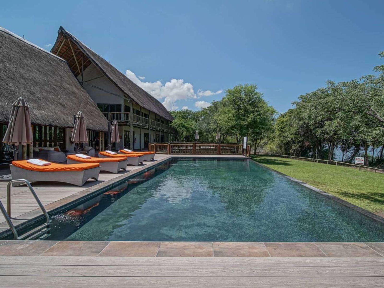 Rondreis Botswana, Chobe NP, Monwana Safari lodge, zwembad