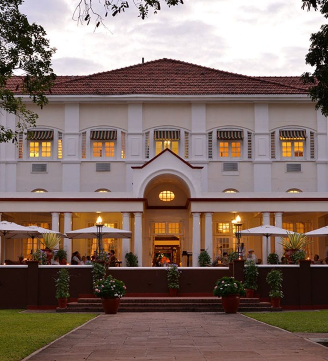 Rondreis Botswana, Vic Falls, Victoria Falls Hotel, buitenaanzicht hotel