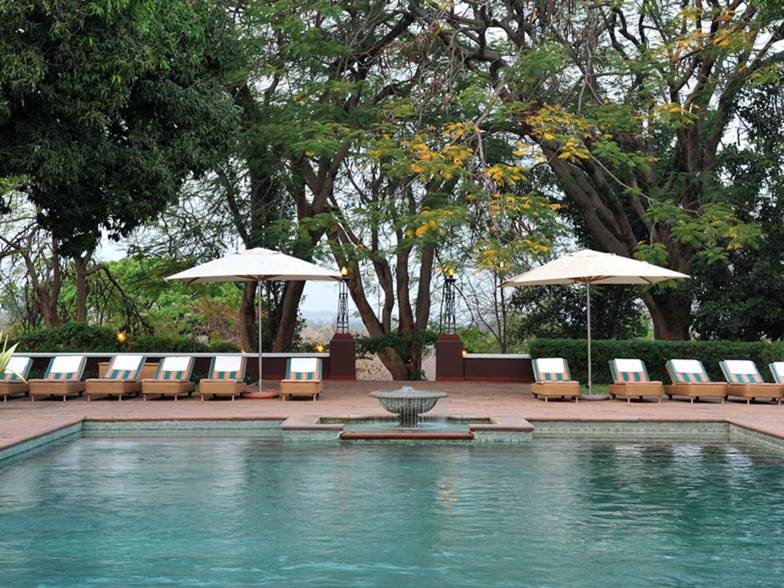 Rondreis Botswana, Vic Falls, Victoria Falls Hotel, zwembad