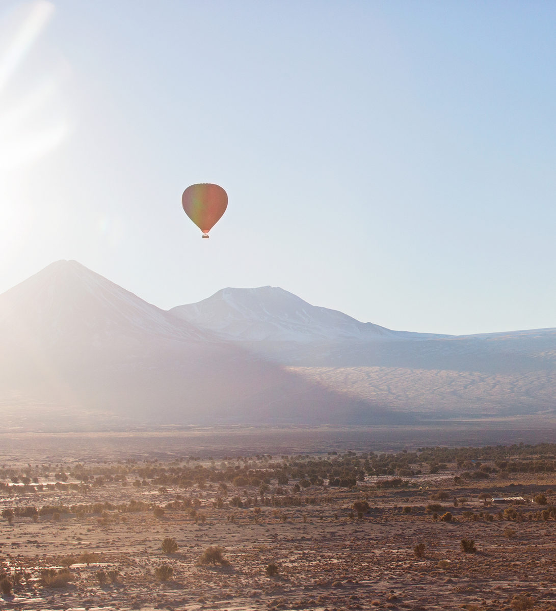 Rondreis-Chili-Atacama-luchtballon-boven-de-woestijn