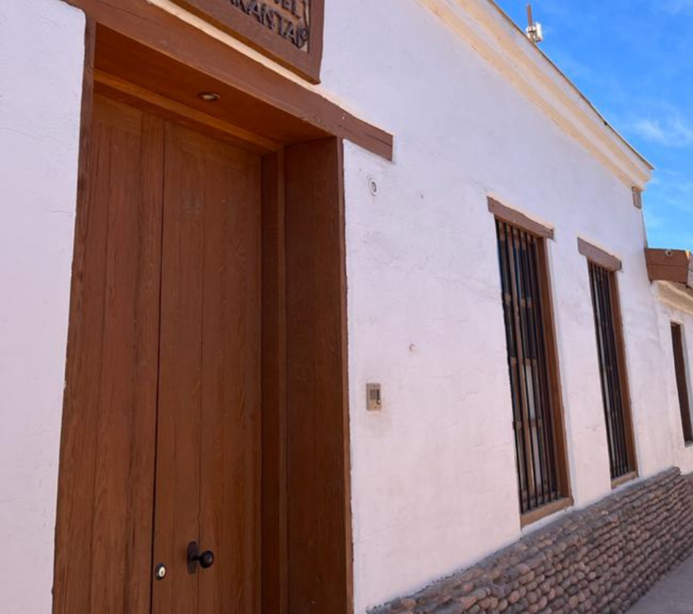 Rondreis Chili, San Pedro de Atacama, Terrantai Lodge, buitenaanzicht hotel