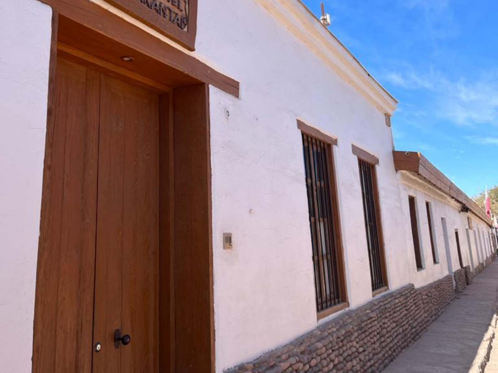 Rondreis Chili, San Pedro de Atacama, Terrantai Lodge, buitenaanzicht hotel