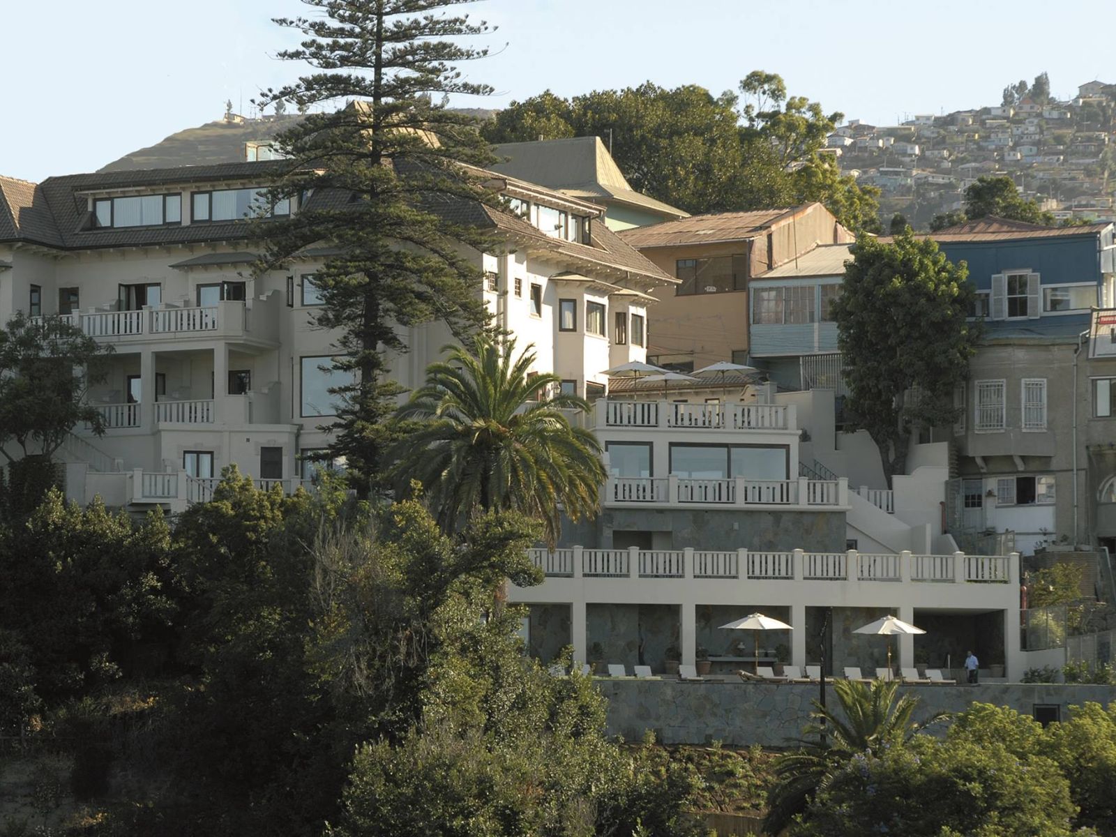 Rondreis Chili, Valparaiso, Casa Higueras, buitenaanzicht hotel
