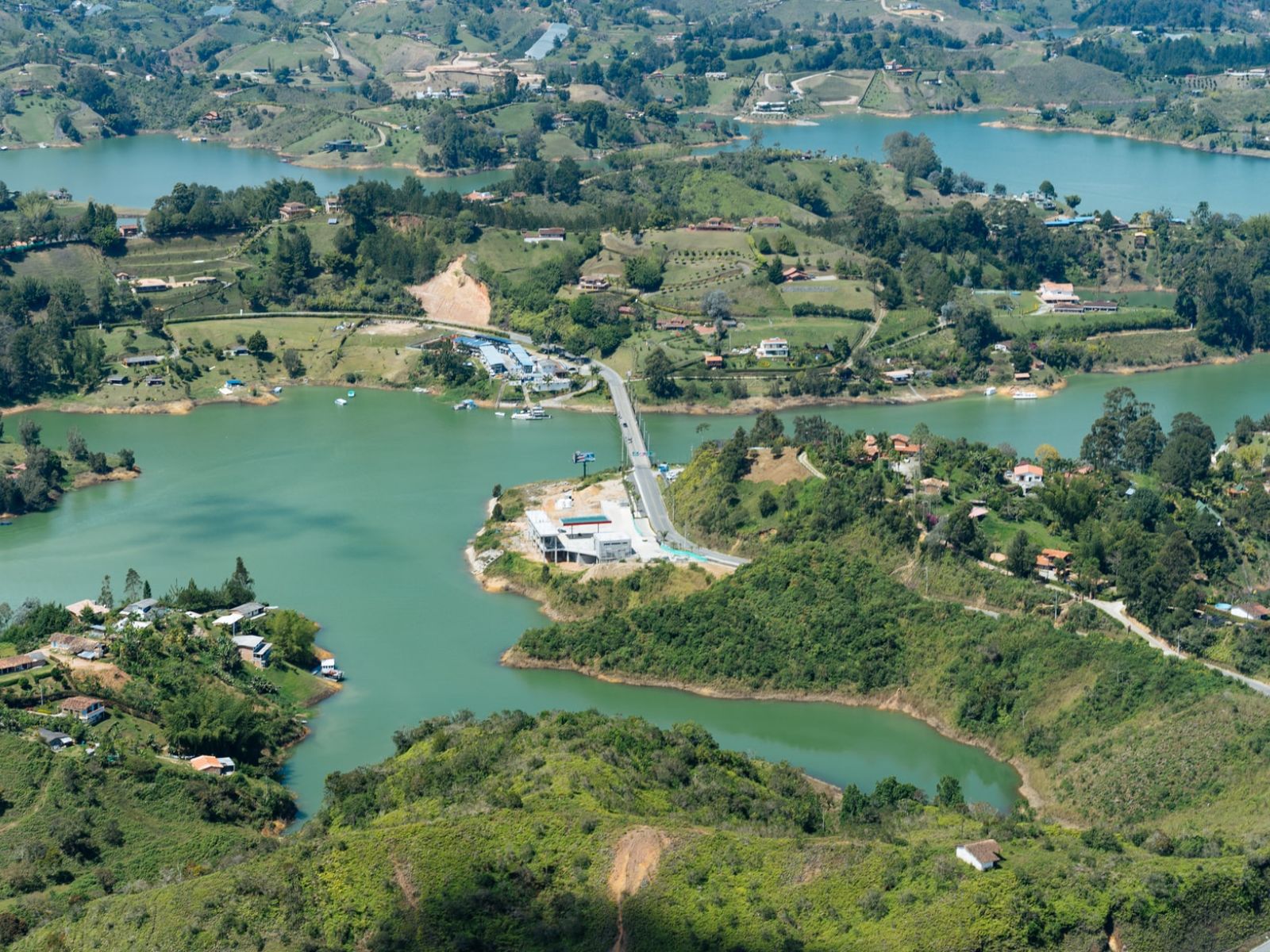 Rondreis Colombia, Guatapé, bovenaanzicht omgeving