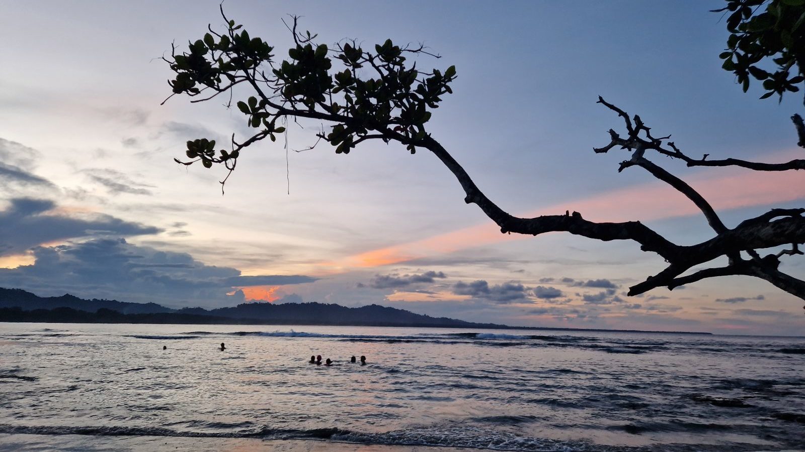 Rondreis Costa Rica, Puerto Viejo, Strand zonsondergang