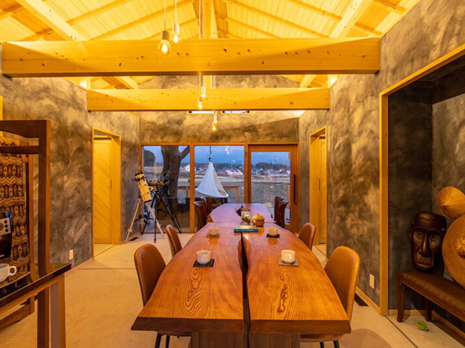 Rondreis Japan, Fujinomiya, Mt. Fuji Satoyama Vacation ( glamping) eetzaal