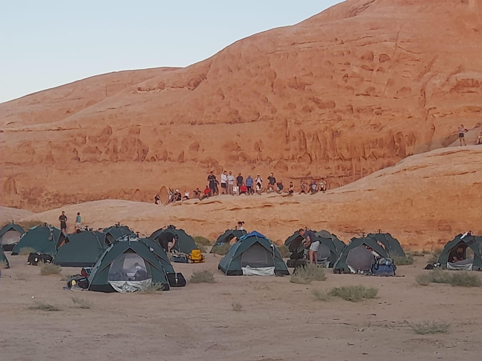 Rondreis Jordanie, Wadi Rum, Wildkamperen, kampeerders