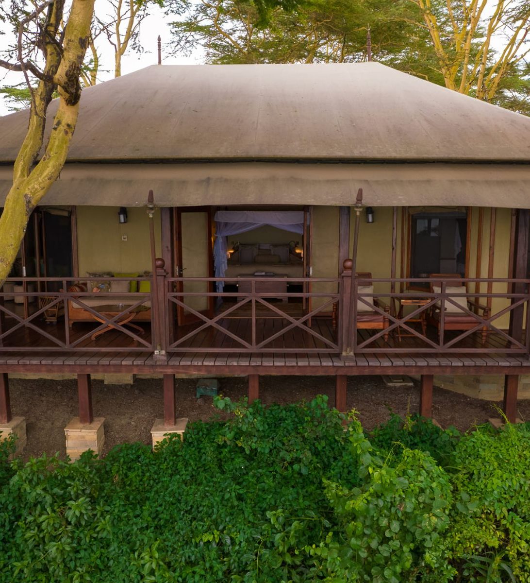 Rondreis Kenia, Lake Nakuru, Lake Elementaita Serena Camp, buitenaanzicht verblijf