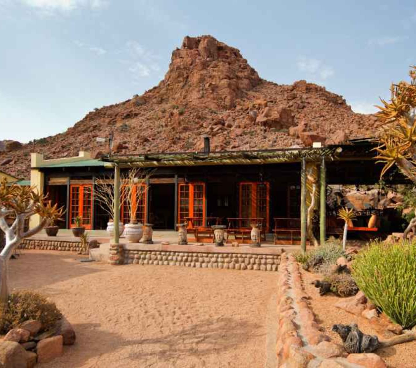 Rondreis Namibië, Aus, Namtib Desert Lodge, buitenaanzicht Namtib desert lodge