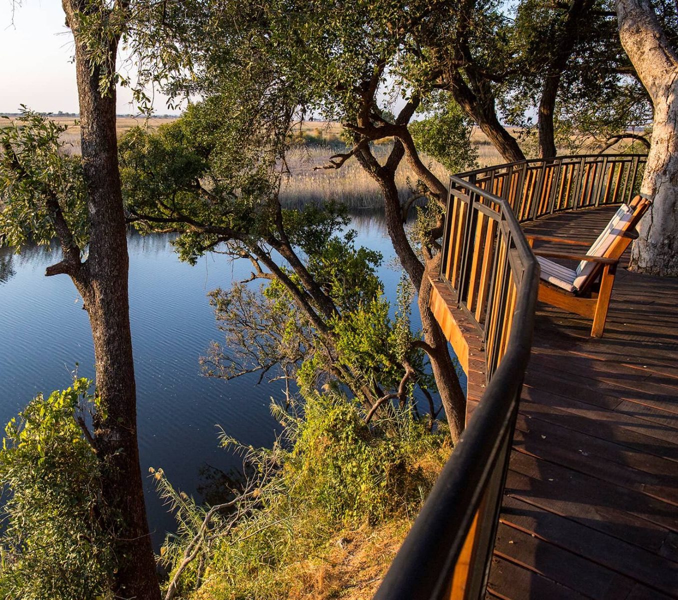 Rondreis Namibië, Caprivi, Namushasha River Lodge, balkon met uitzicht