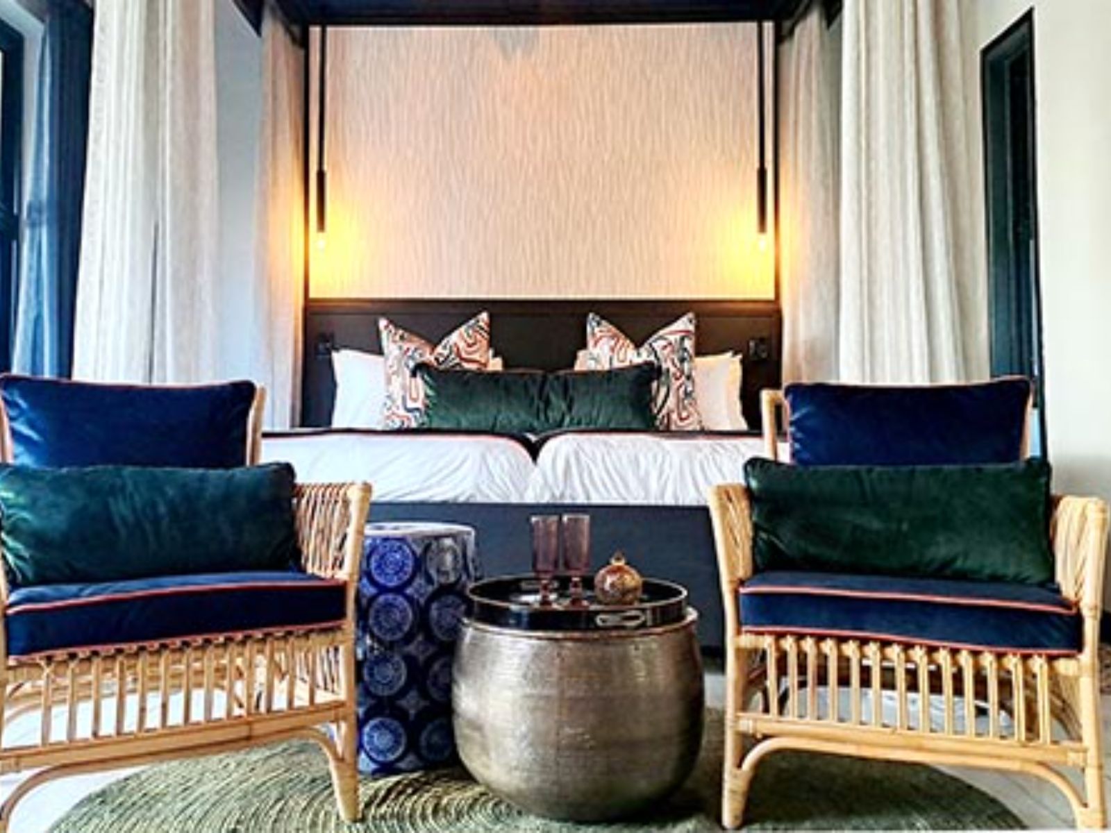 Rondreis Namibië, Caprivi, Namushasha River Lodge, vooraanzicht tweepersoonsbed