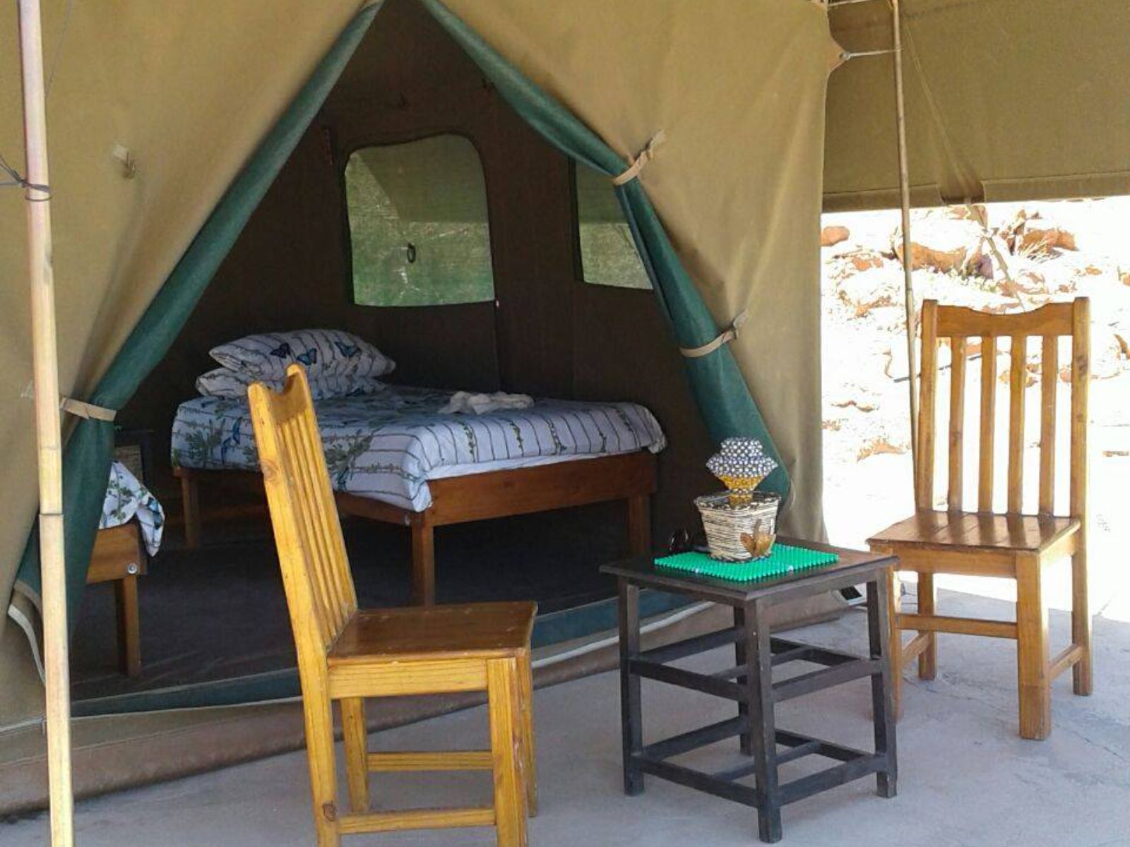 Rondreis Namibië, Damaraland, Aabadi Mountain Camp, buitentent