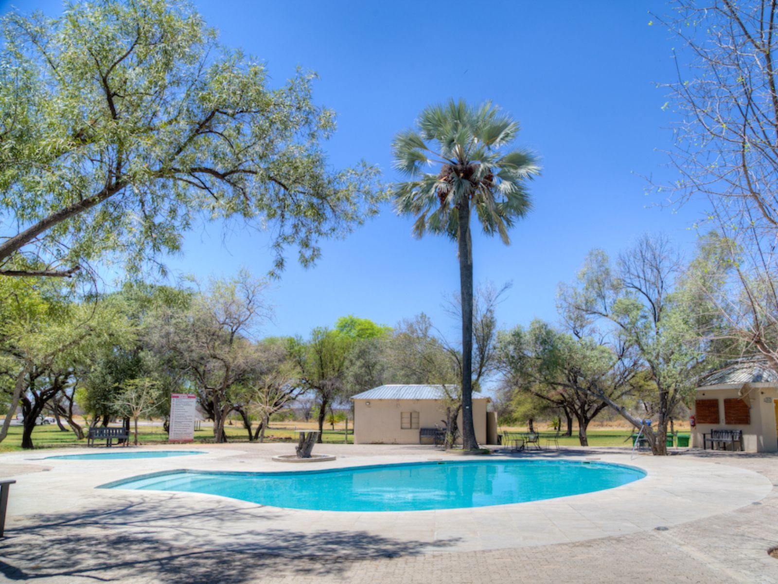 Rondreis Namibië, Etosha NP, Namutoni Rest Camp, Zwembad