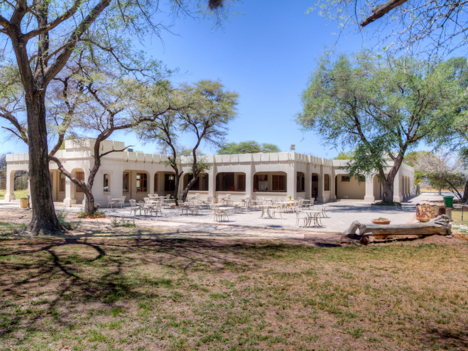 Rondreis Namibië, Etosha NP, Namutoni Rest Camp, open ruimte