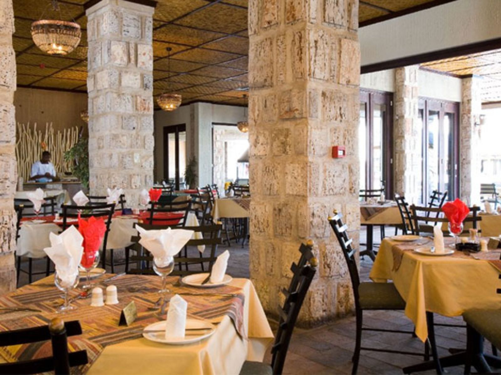 Rondreis Namibië, Etosha NP, Okaukuejo, restaurant