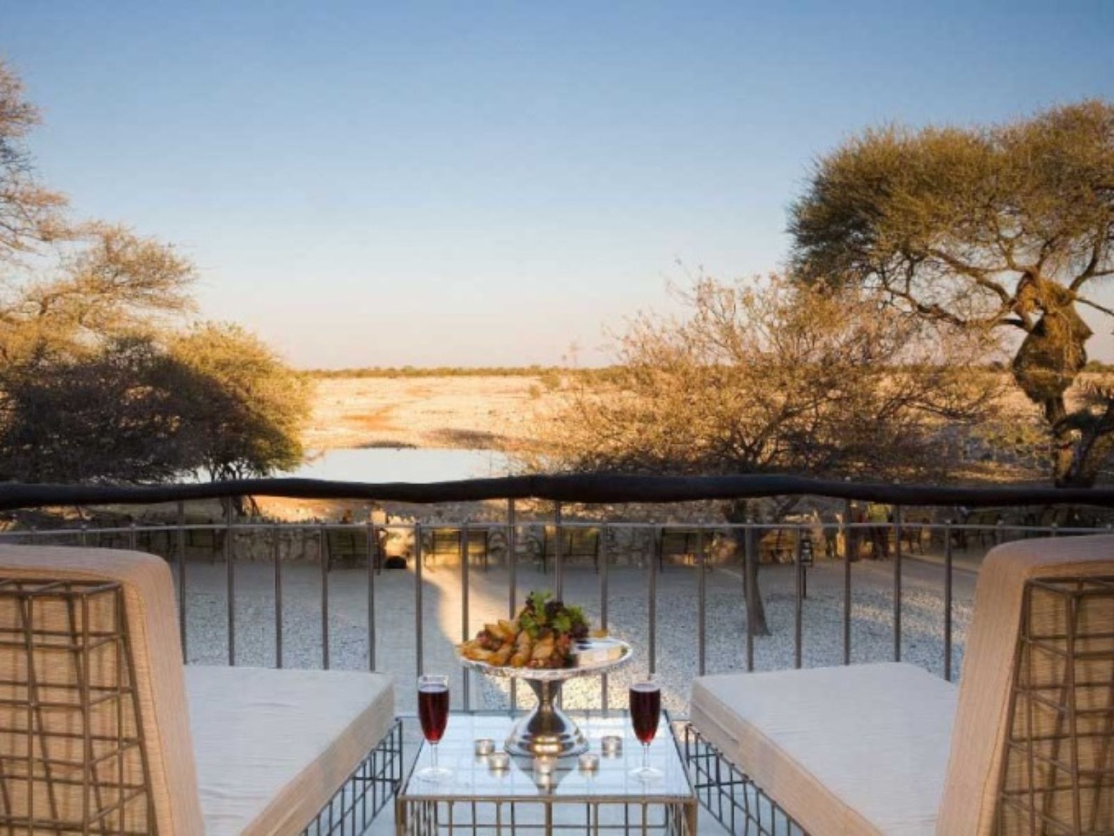 Rondreis Namibië, Etosha NP, Okaukuejo, terras