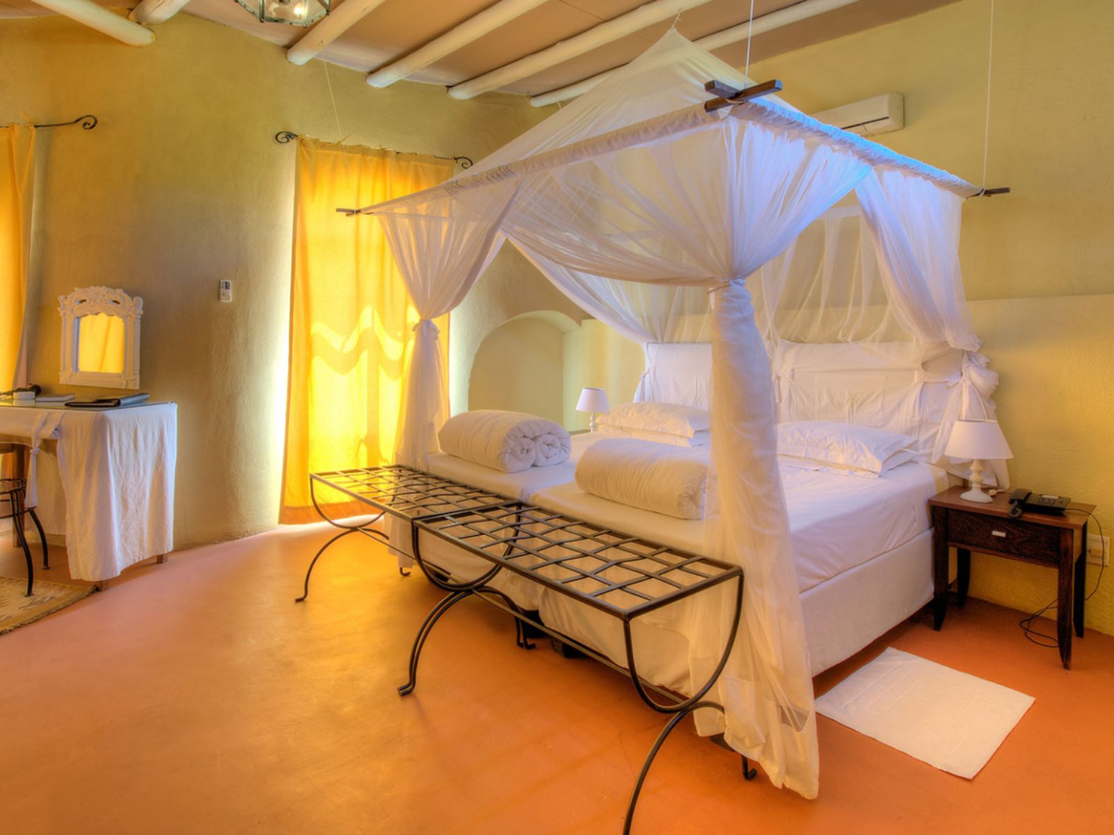 Rondreis Namibië, Sossusvlei, Le Mirage Desert Lodge & Spa, tweepersoonsbed