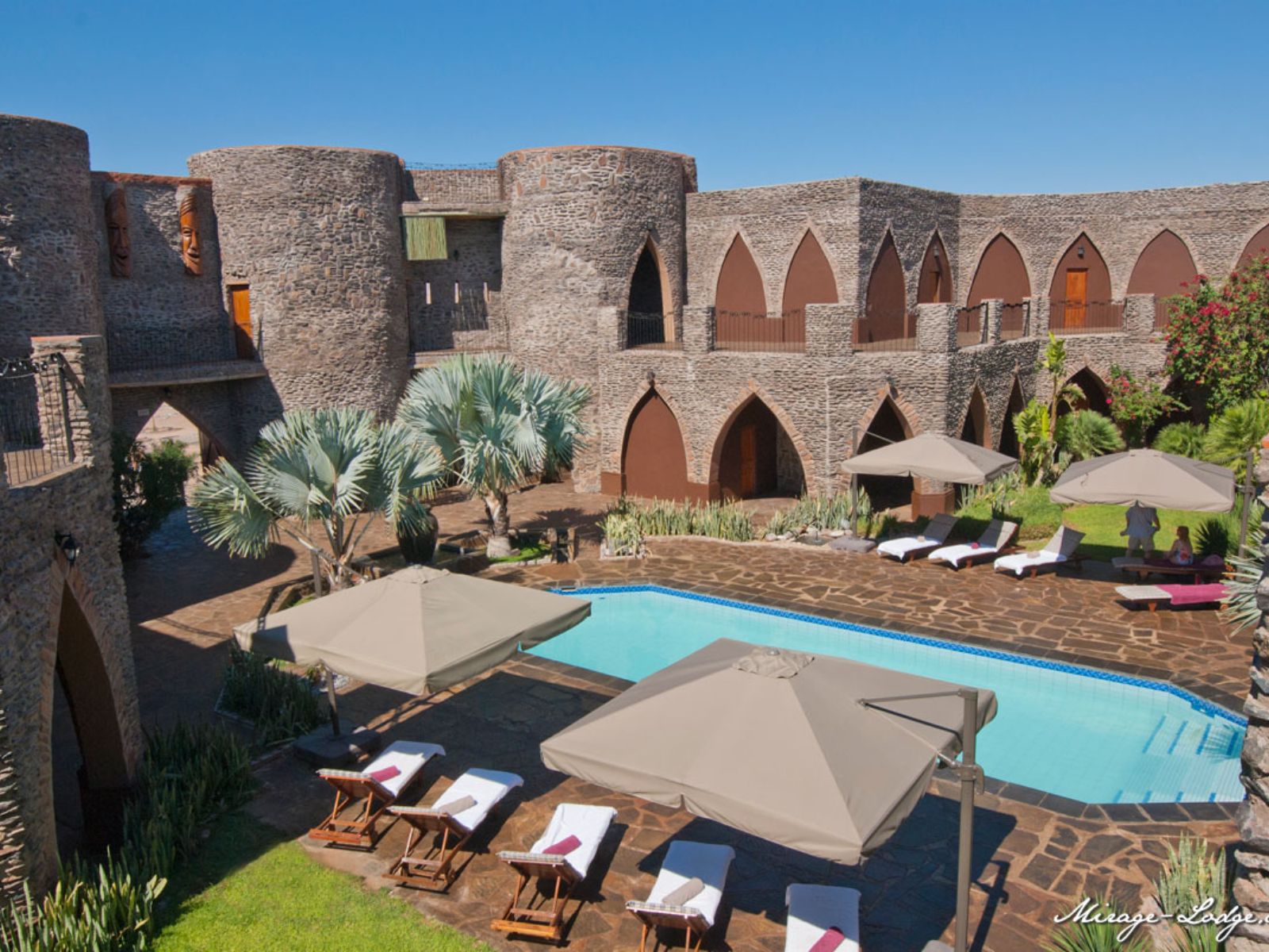 Rondreis Namibië, Sossusvlei, Le Mirage Desert Lodge & Spa, zwembad
