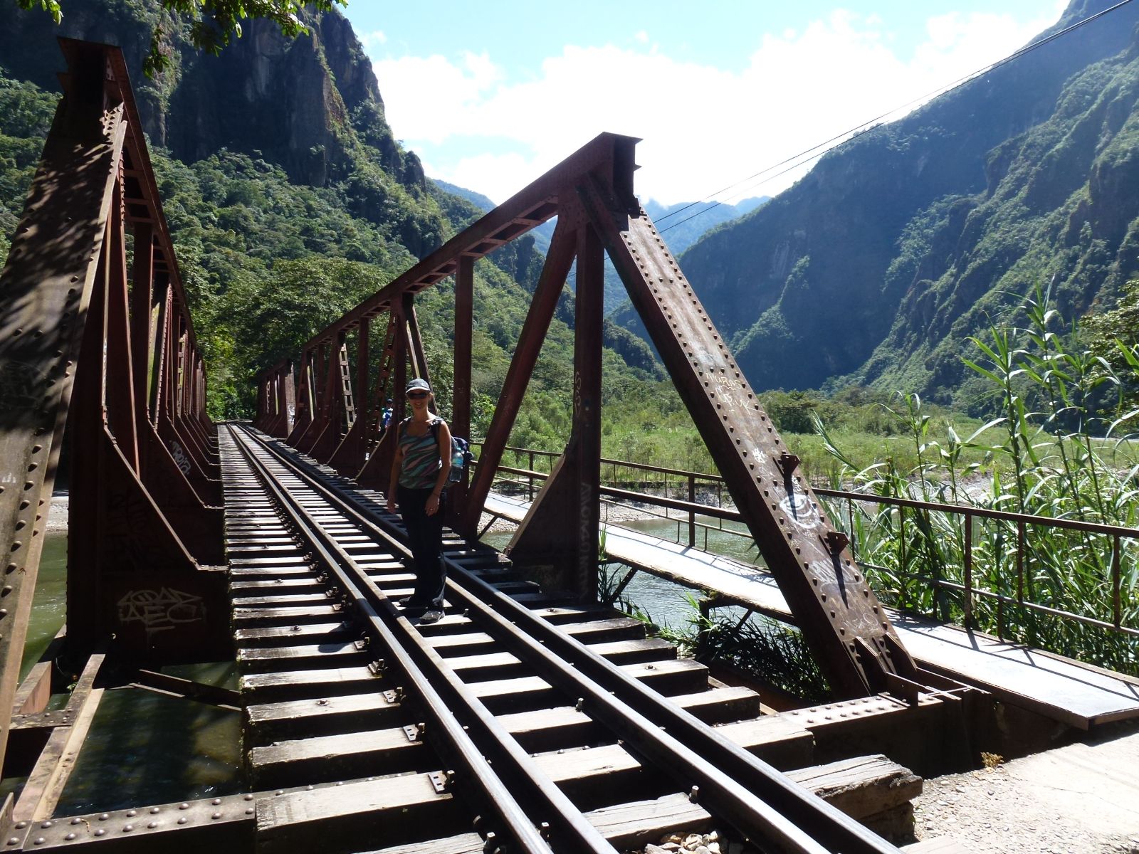 Rondreis Peru, Inca Jungle trek, spoorbrug